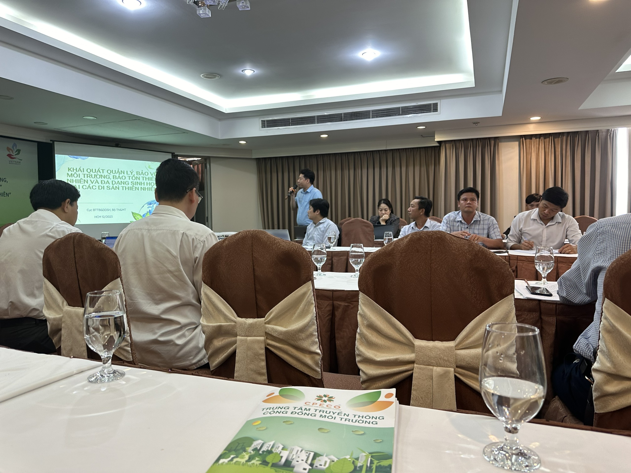 Hội[-]thảo[-]Tham[-]vấn[-]góp[-]ý[-]hoàn[-]thiện[-]dự[-]thảo[-]"Đề[-]án[-]quản[-]lý[-]bảo[-]vệ[-]môi[-]trường[-]bảo[-]tồn[-]thiên[-]nhiên[-]và[-]đa[-]dạng[-]sinh[-]học[-]tại[-]các[-]di[-]sản[-]thiên[-]nhiên"[-]